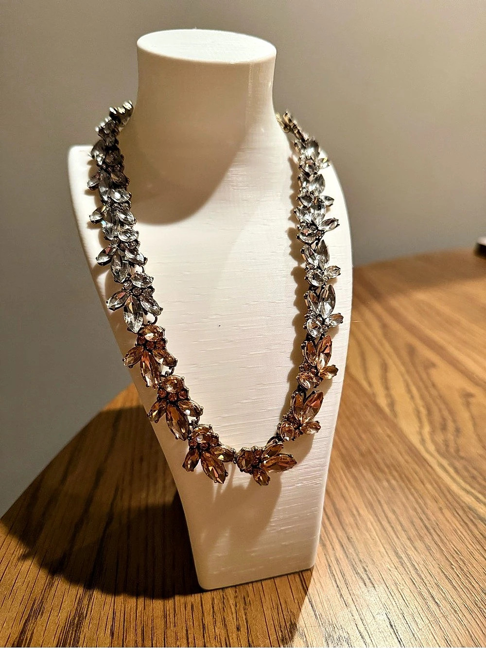 Olive & Piper Lucy Crystal Collar Necklace – Clear to Champagne Ombre